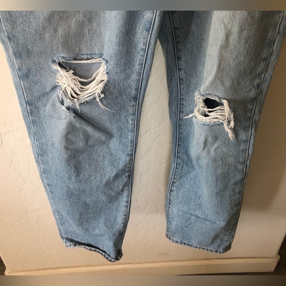 Madewell|Classic straight Jean in distressed style, light wash & high waisted••• - Picture 7 of 16